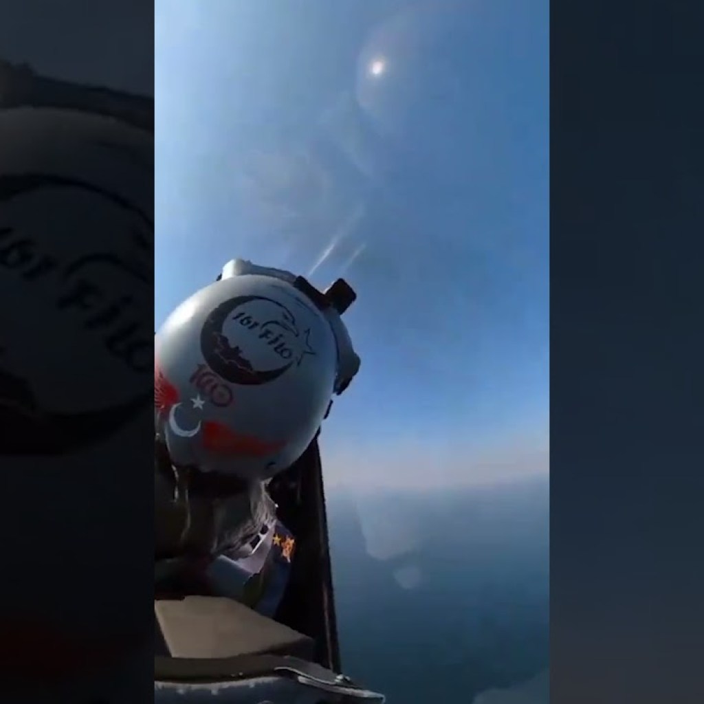 Incredible footage of F-16 sea-skimming UNBELIVABLY close to water surface in Turkey Incredible footage of F-16 sea-skimming UNBELIVABLY close to water surface in Turkey