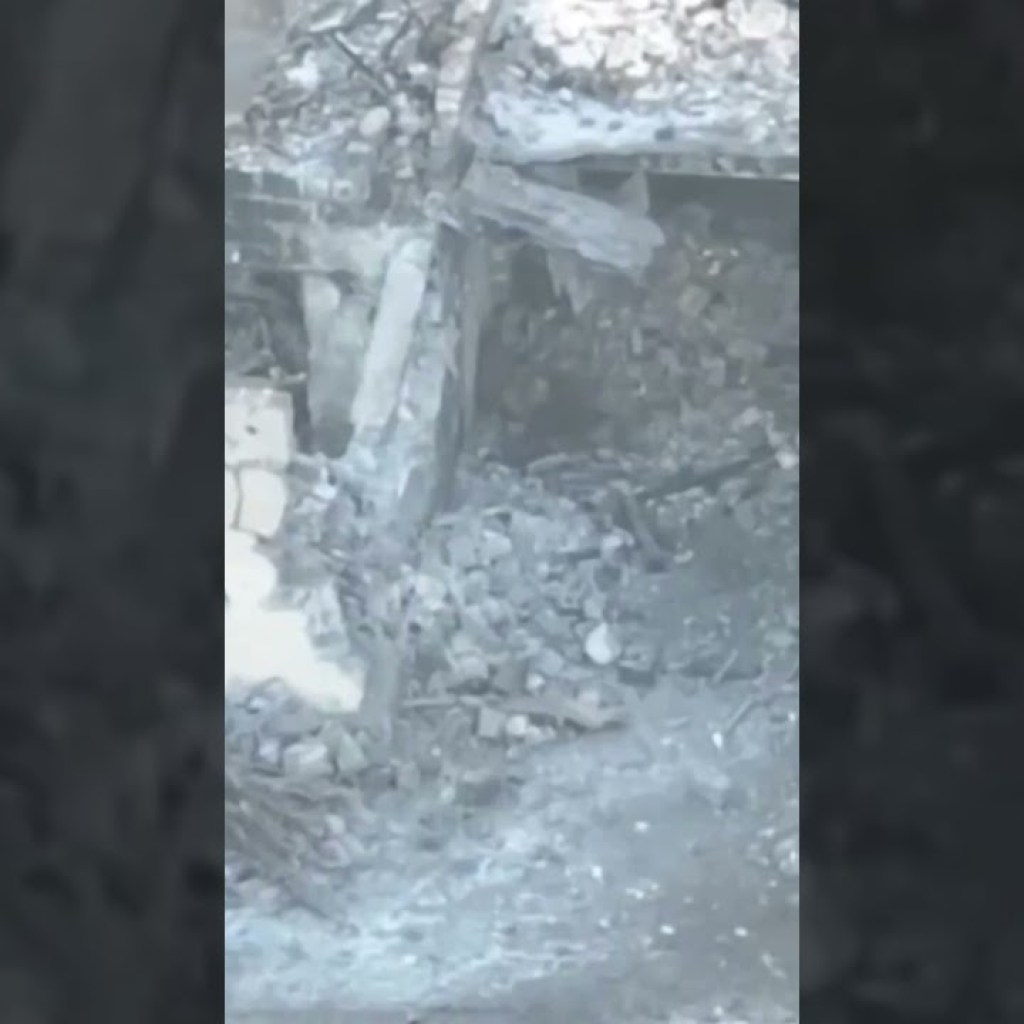 Moment Ukrainian soldier narrowly avoids death as Russian sniper misses by millimetres Moment Ukrainian soldier narrowly avoids death as Russian sniper misses by millimetres