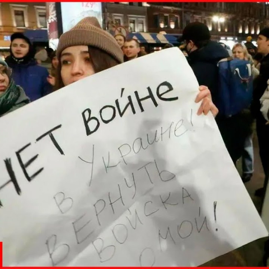 Russian soldiers’ wives staged their first public street protest in Moscow Russian soldiers’ wives staged their first public street protest in Moscow
