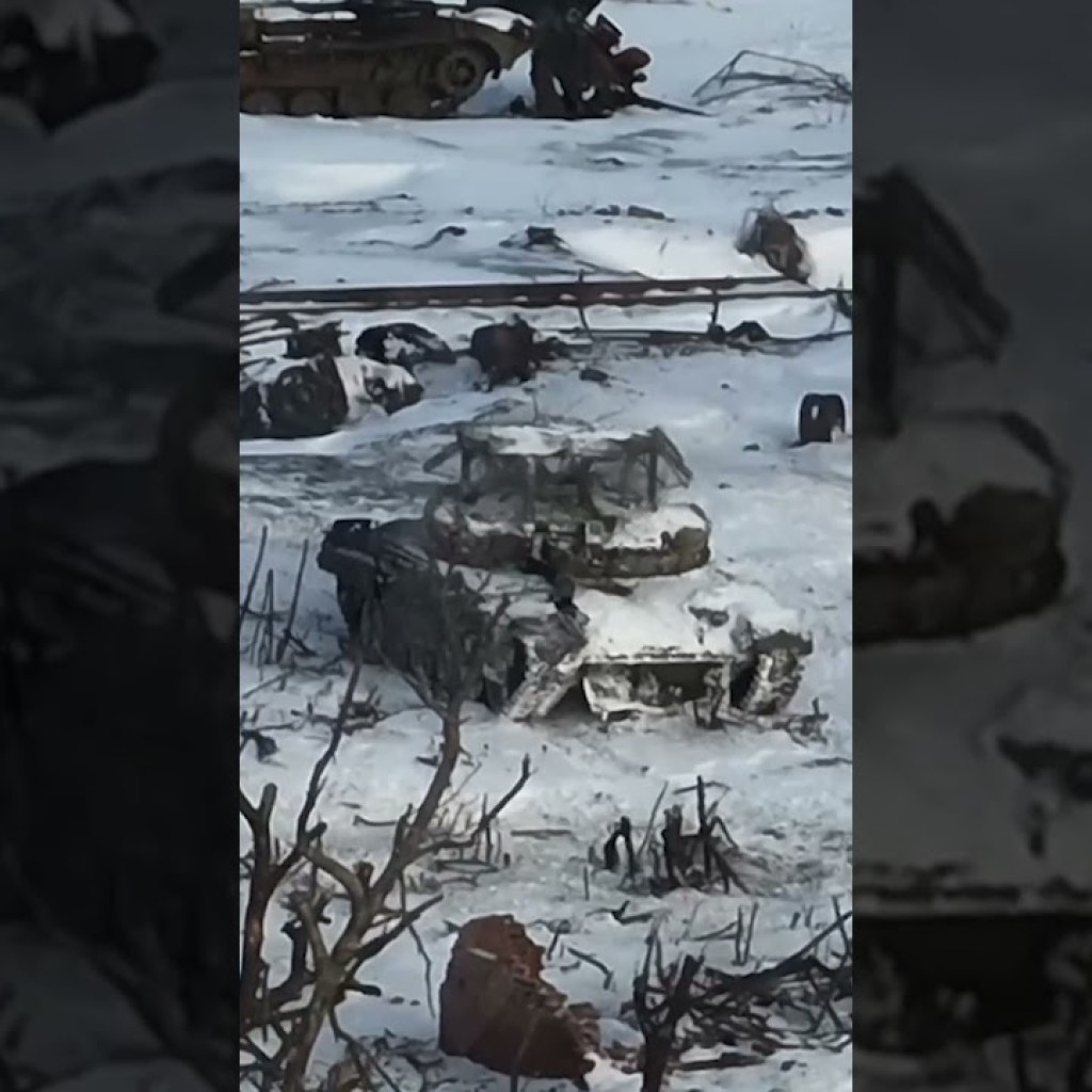 Ukrainian FPV drone strikes Russian tank leaving enemy crew fleeing in Avdiivka Ukrainian FPV drone strikes Russian tank leaving enemy crew fleeing in Avdiivka