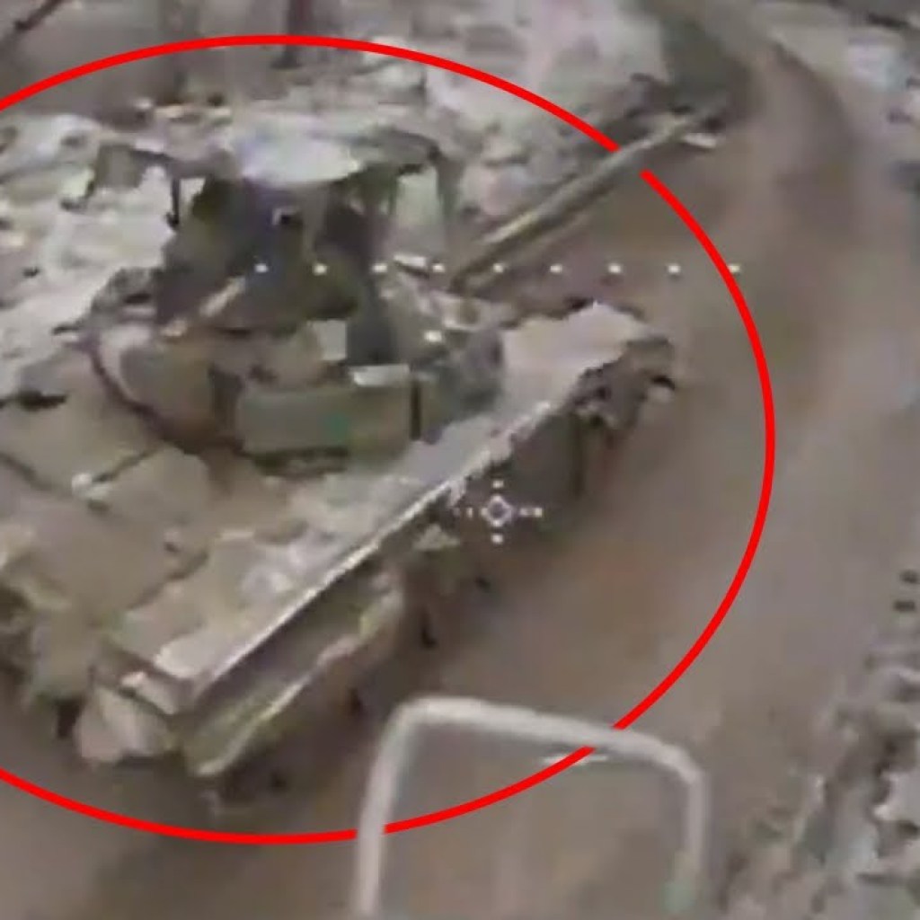 10/10 Turret Toss On T-80BV Tank After FPV Drone 10/10 Turret Toss On T-80BV Tank After FPV Drone
