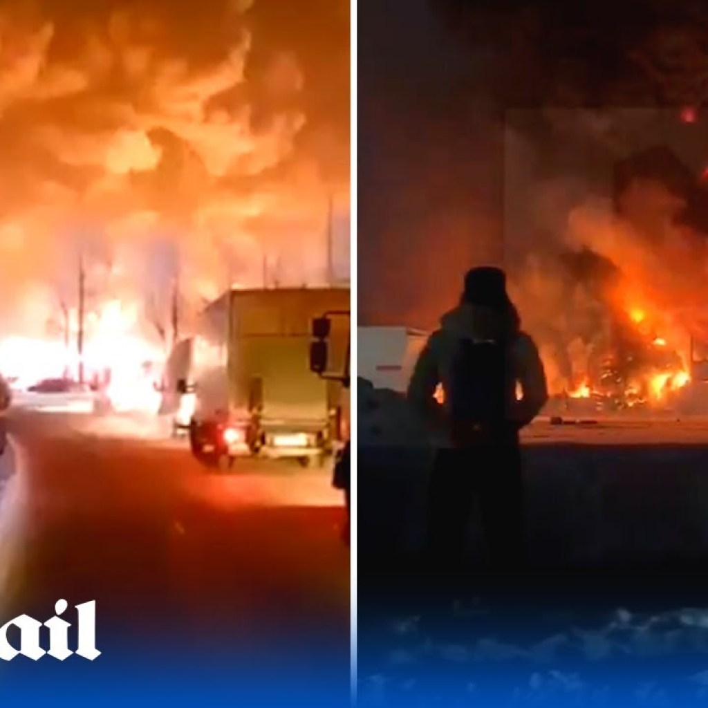 St. Petersburg inferno: 70 thousand square meter fire spreads across ‘Wildberries’ warehouse St. Petersburg inferno: 70 thousand square meter fire spreads across ‘Wildberries’ warehouse