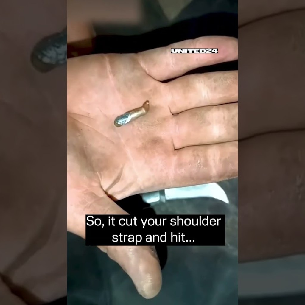 Unpacking Kevlar after the assault. If you don’t put Kevlar on, don’t go into the attack #shorts Unpacking Kevlar after the assault. If you don’t put Kevlar on, don’t go into the attack #shorts