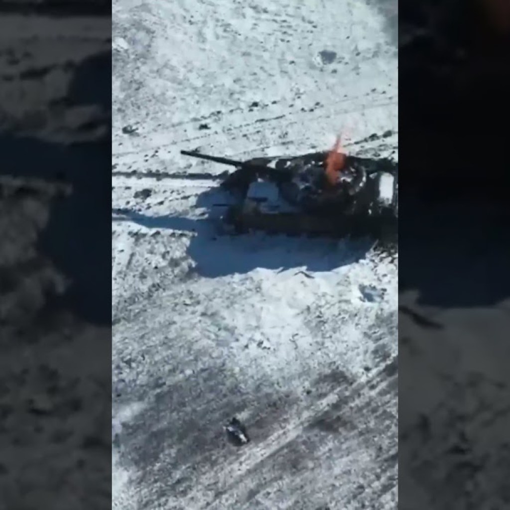 Russian T-72 is completely destroyed by Ukrainian Brigade with explosives Russian T-72 is completely destroyed by Ukrainian Brigade with explosives