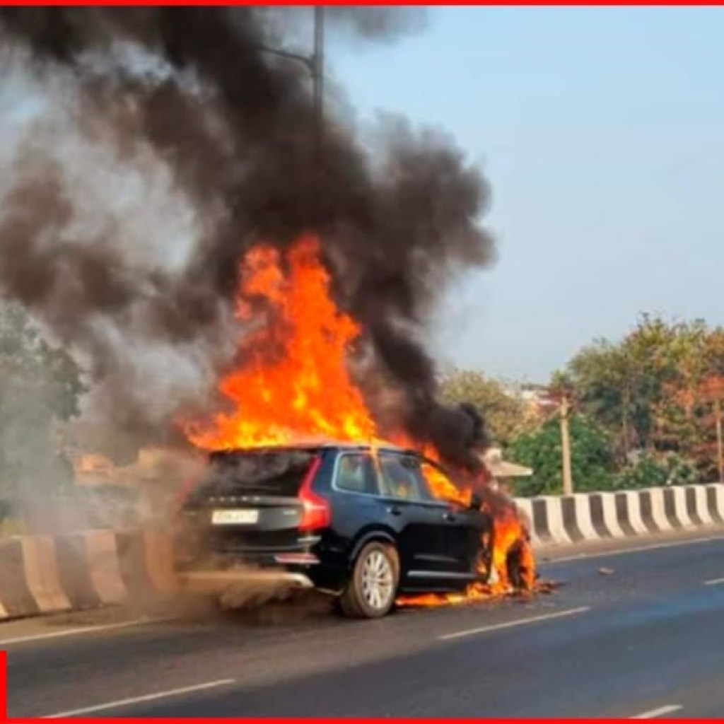 Ukrainian partisans burn a car belonging to head of Russian missile production plant Ukrainian partisans burn a car belonging to head of Russian missile production plant
