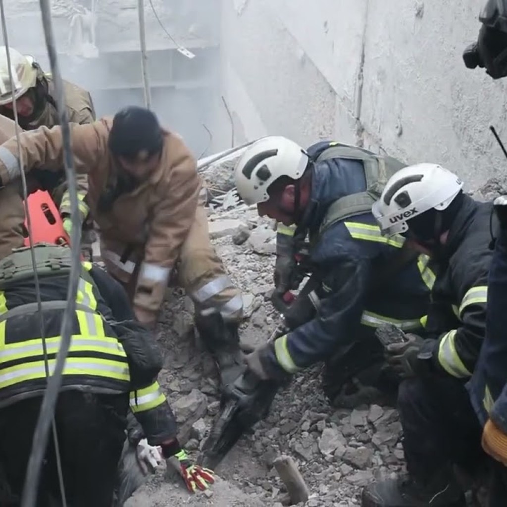Kharkiv. The rescuers managed to free the man from the rubble Kharkiv. The rescuers managed to free the man from the rubble