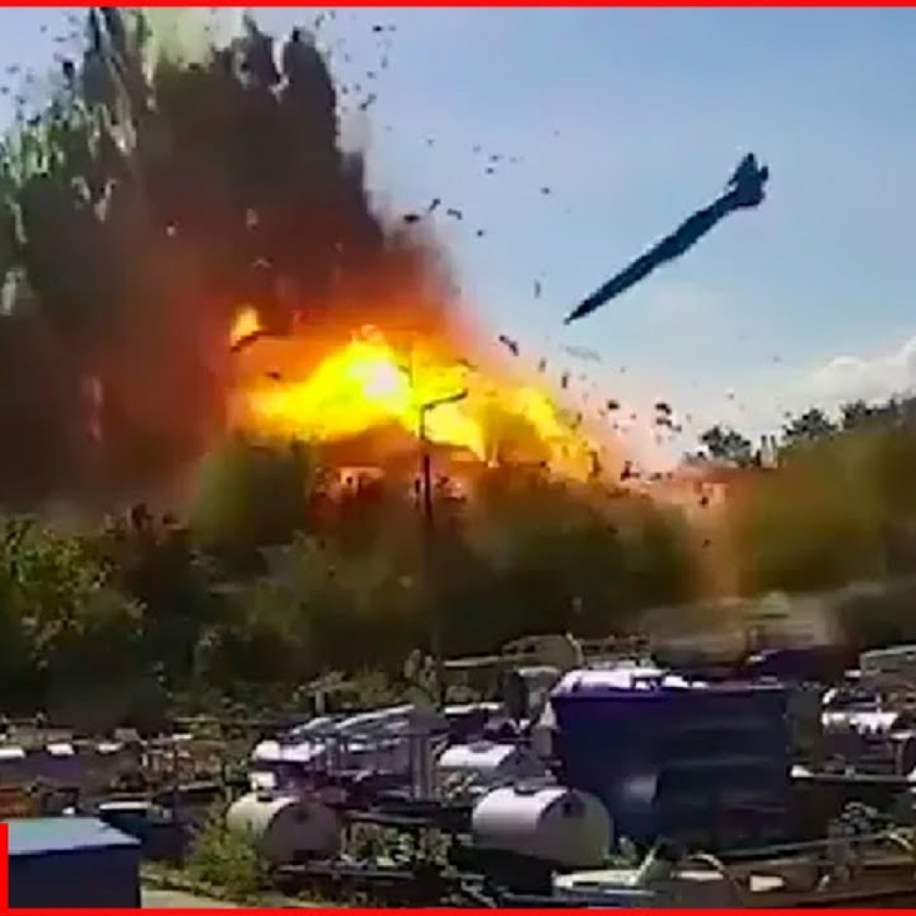 Russian Lancet kamikaze drone destroys Polish Krab howitzer Russian Lancet kamikaze drone destroys Polish Krab howitzer