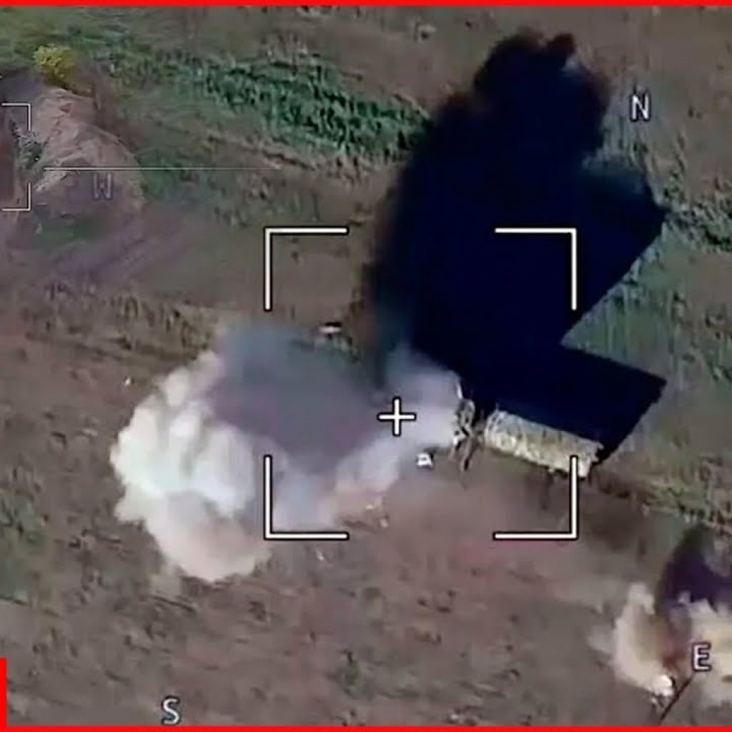 Russian Lancet kamikaze drone takes out Leopard tank Russian Lancet kamikaze drone takes out Leopard tank