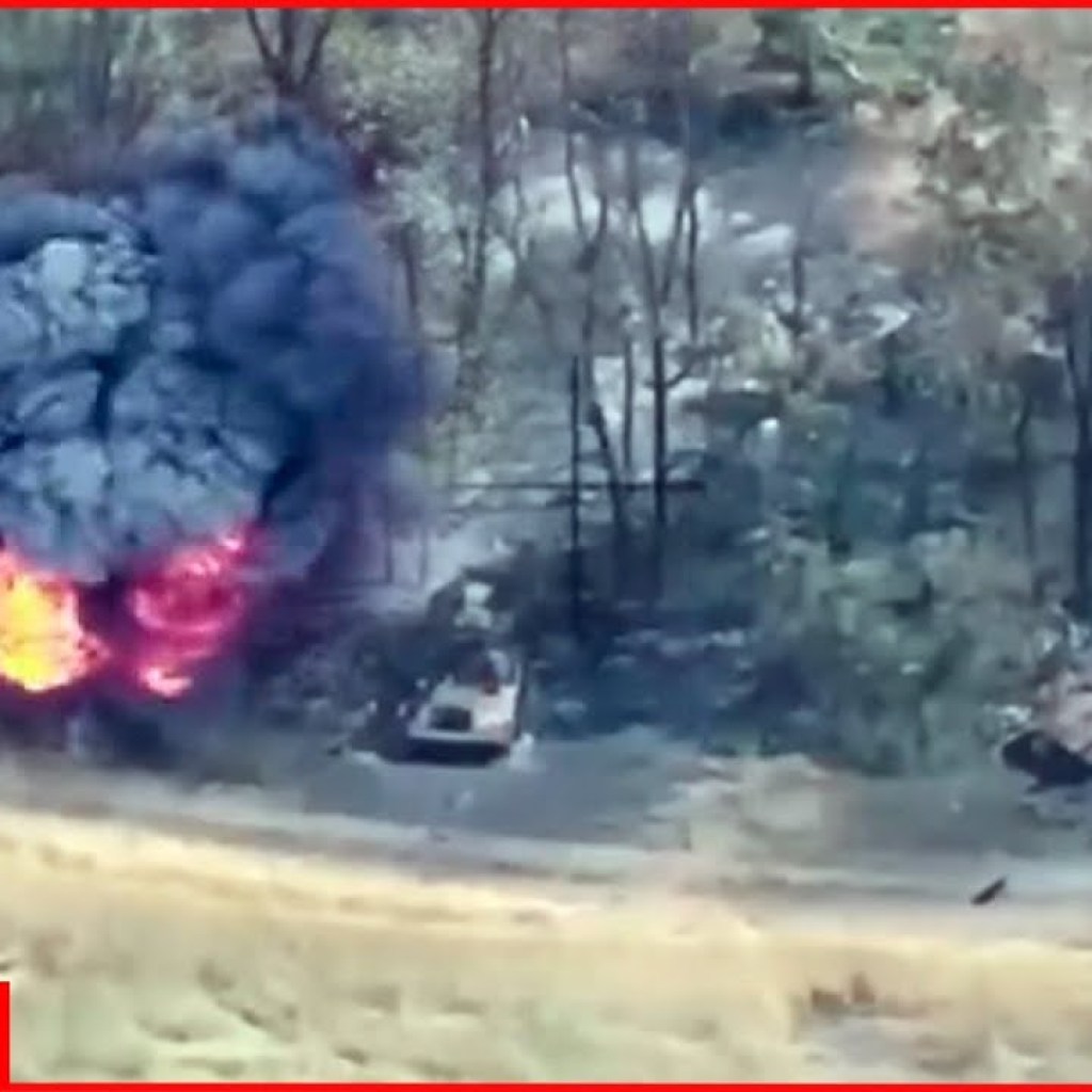 Ukrainian troops destroy Russian 2C3 Acacia self-propelled artillery system Ukrainian troops destroy Russian 2C3 Acacia self-propelled artillery system