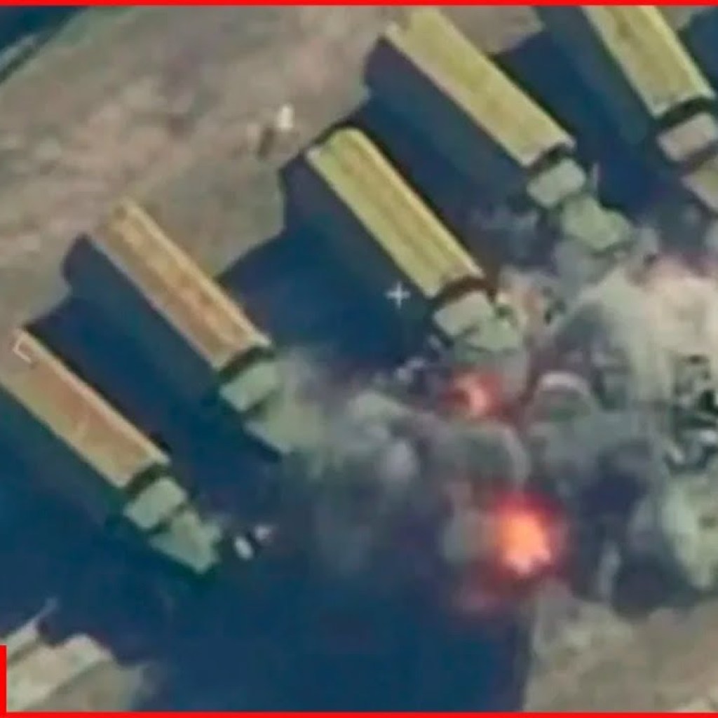 HIMARS destroy Russian mechanized column in Kherson HIMARS destroy Russian mechanized column in Kherson