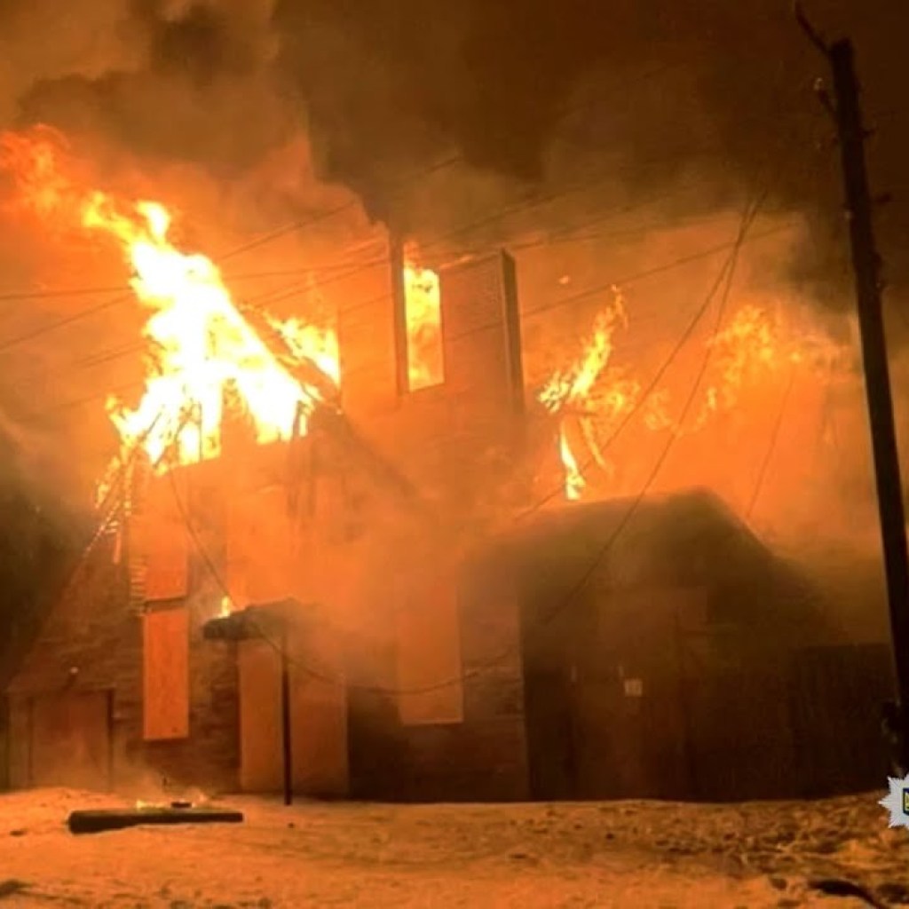 Sumyshchyna Liquidation of a fire in a private house caused by enemy shelling Sumyshchyna Liquidation of a fire in a private house caused by enemy shelling