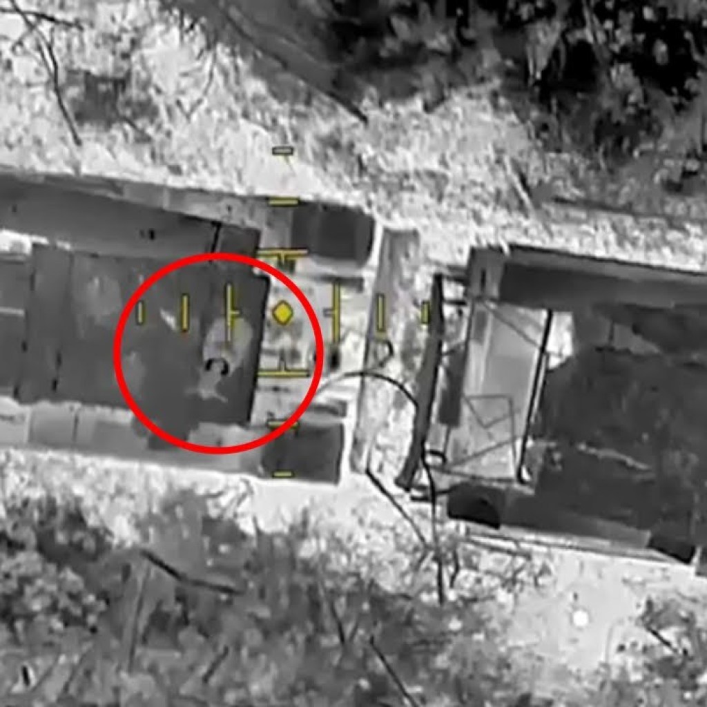 Both BREM-1 Recovery Vehicle And T-80BVM Tank Gets Destroyed Both BREM-1 Recovery Vehicle And T-80BVM Tank Gets Destroyed