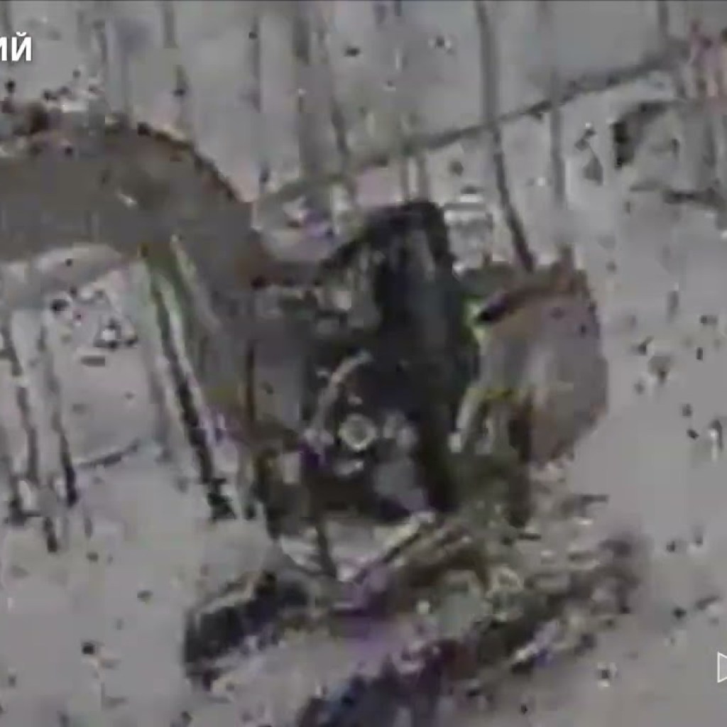 The sudden appearance of an FPV drone in the driver's cabin of an enemy excavator The sudden appearance of an FPV drone in the driver's cabin of an enemy excavator