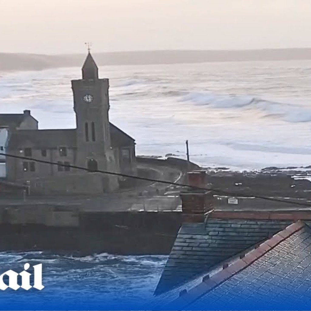 LIVE: View of Porthleven as Storm Isha hits LIVE: View of Porthleven as Storm Isha hits