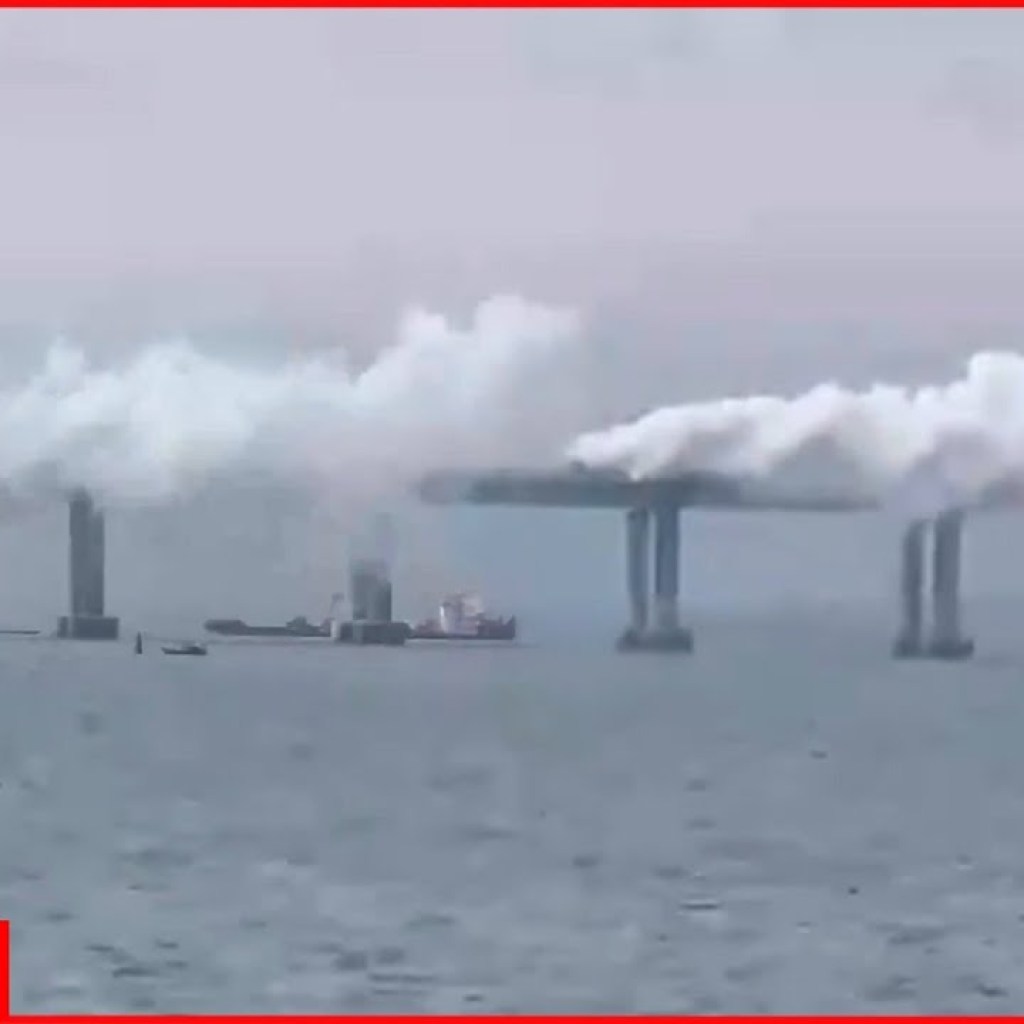 Smoke screen appears on several parts of Crimea bridge amid reports of missile attack Smoke screen appears on several parts of Crimea bridge amid reports of missile attack
