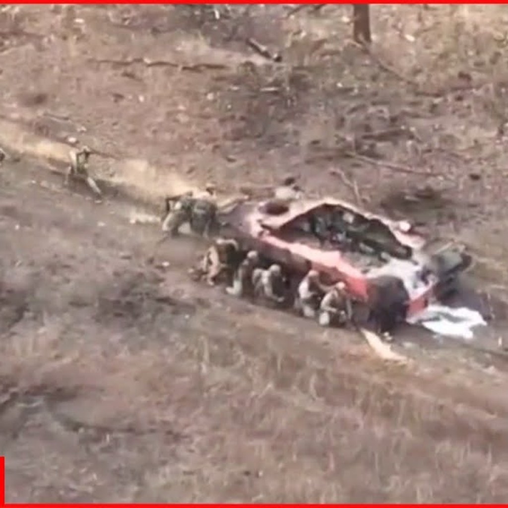 Russian soldiers hiding following to the shot down military services motor vehicles could not escape from the drone Russian soldiers hiding following to the shot down military services motor vehicles could not escape from the drone