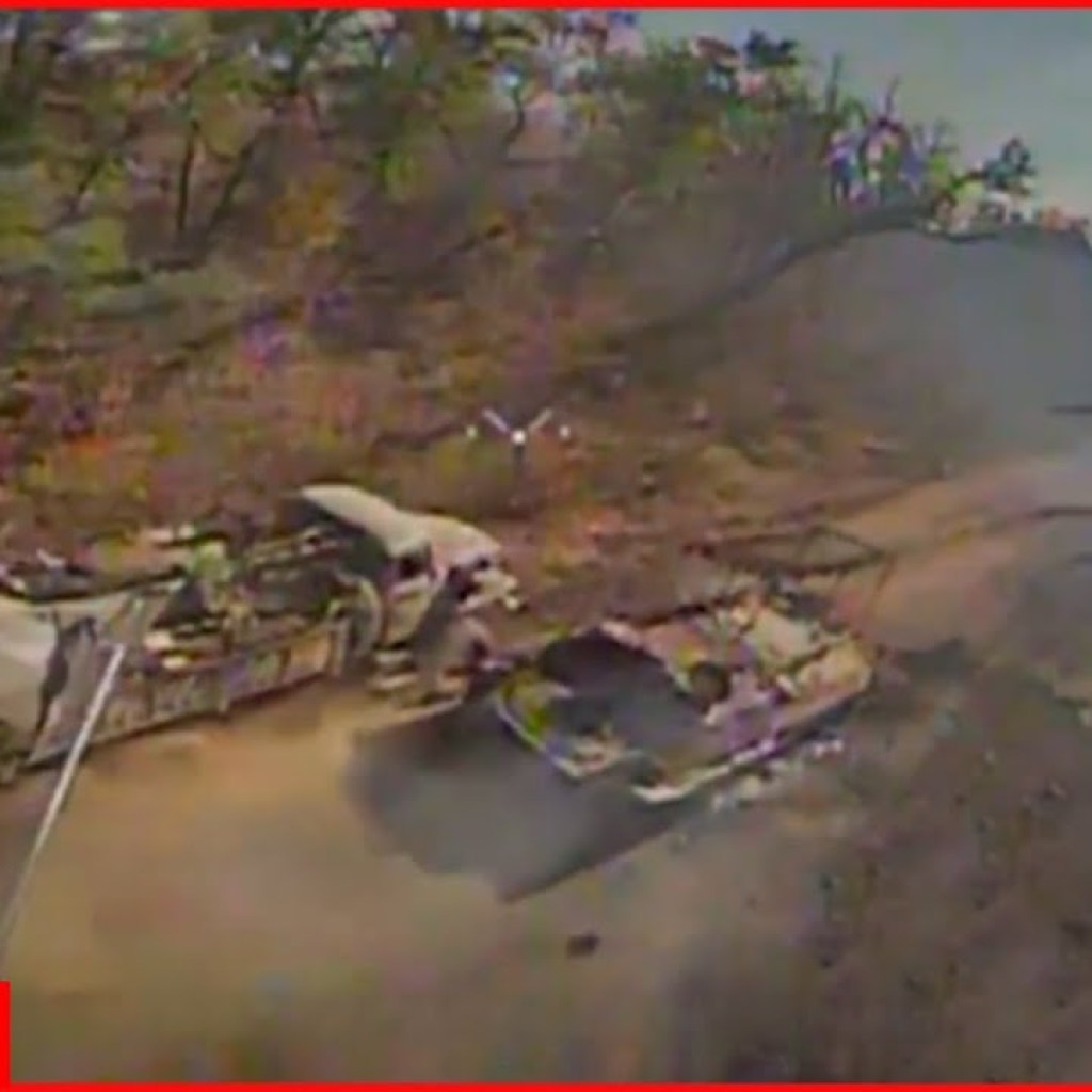 The kamikaze drone does not allow the Russian aid truck to reach its destination The kamikaze drone does not allow the Russian aid truck to reach its destination