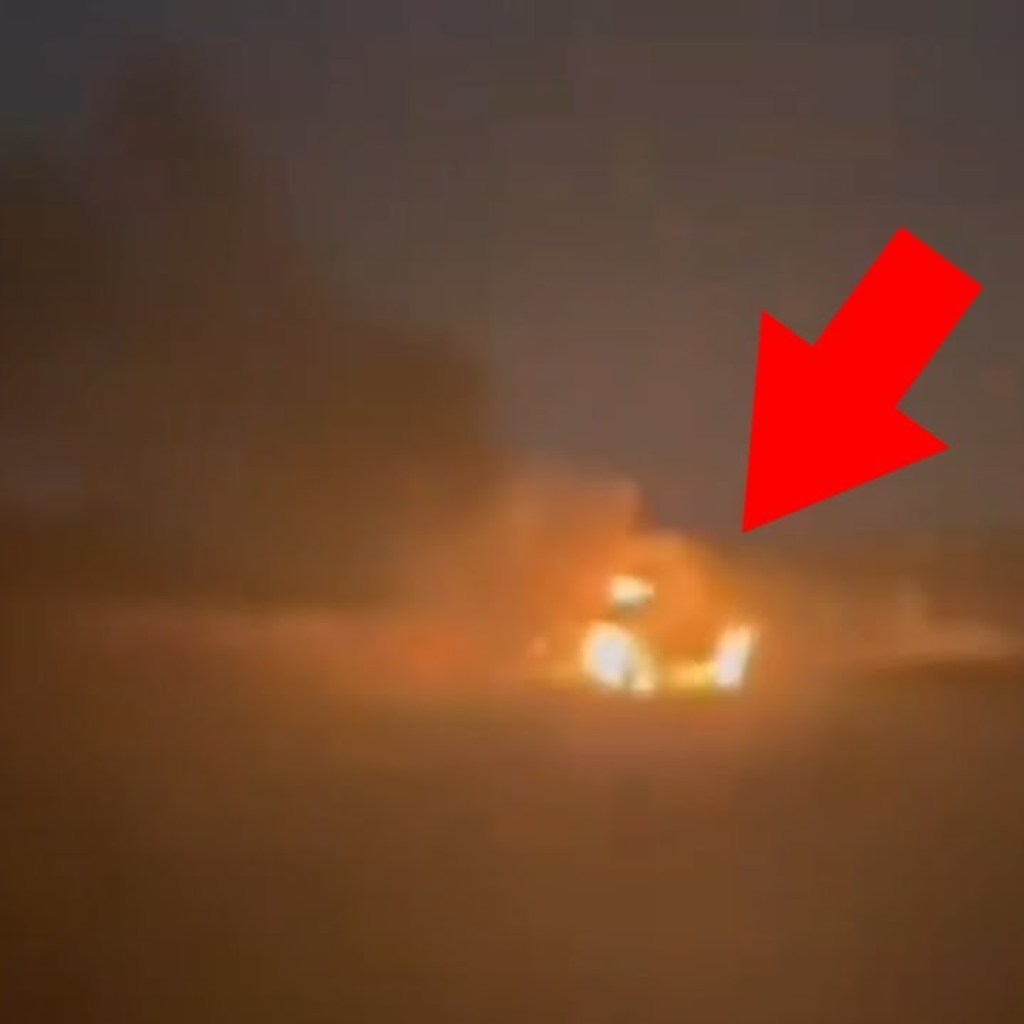Kadyrov Soldier Film Ammunition Truck Exploding (Too Close) Kadyrov Soldier Film Ammunition Truck Exploding (Too Close)
