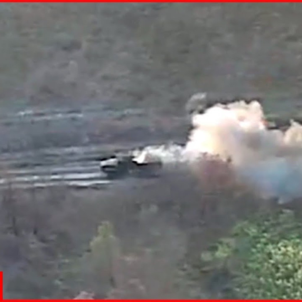 In Kherson, Ural truck carrying weapons and ammunition to Russians could not help save alone from drone In Kherson, Ural truck carrying weapons and ammunition to Russians could not help save alone from drone