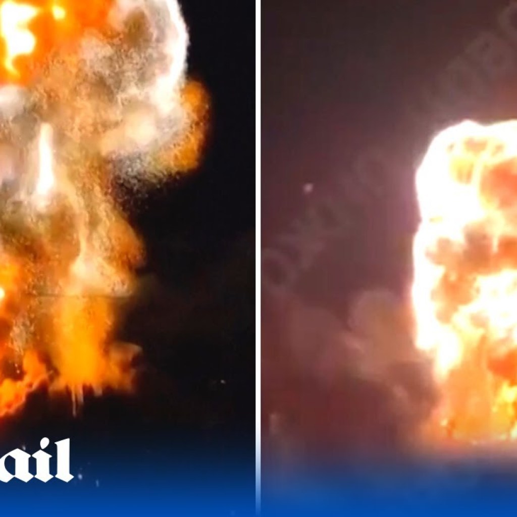 Huge explosion as Ukraine strikes Crimea port damaging Russian warship Huge explosion as Ukraine strikes Crimea port damaging Russian warship