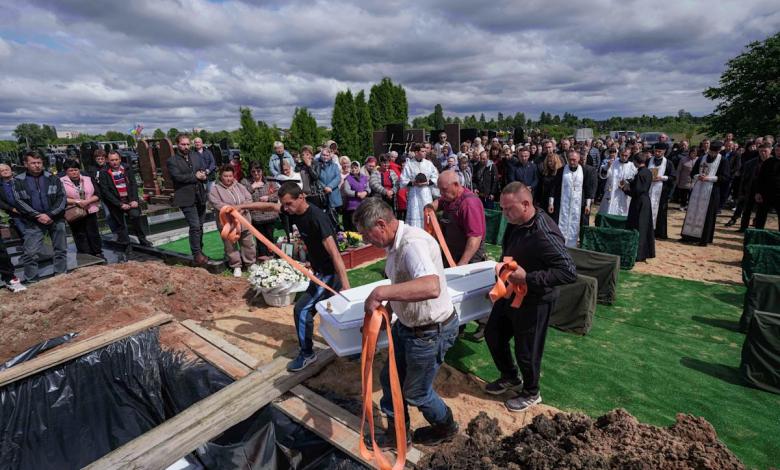 Funeral of three siblings killed in Russian strike highlights the losses of Ukrainian families Funeral of three siblings killed in Russian strike highlights the losses of Ukrainian families