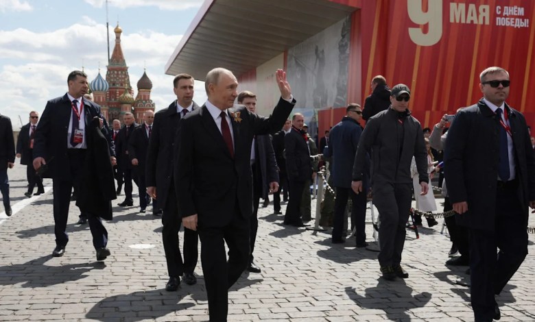 Video appears to show Putin’s bodyguard equipped with handheld anti-drone interceptor Video appears to show Putin’s bodyguard equipped with handheld anti-drone interceptor