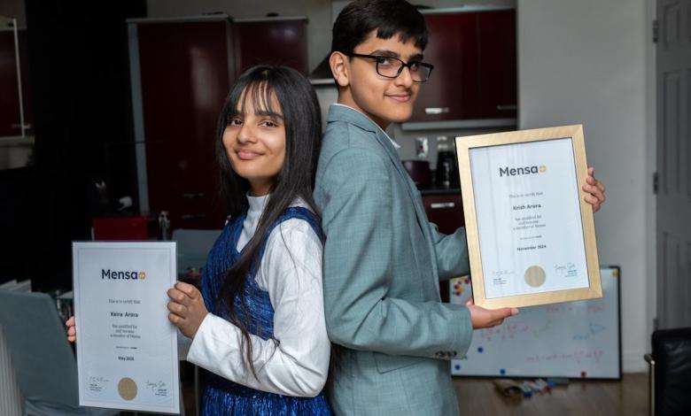 Meet the ‘smarest’ siblings in the UK – Join Mensa, 10 and 11 years old Meet the ‘smarest’ siblings in the UK – Join Mensa, 10 and 11 years old