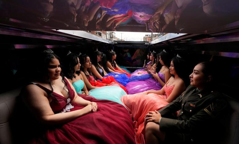 Quinceañeras See Dream in Colombia has been implemented with the support of many people, including police Quinceañeras See Dream in Colombia has been implemented with the support of many people, including police