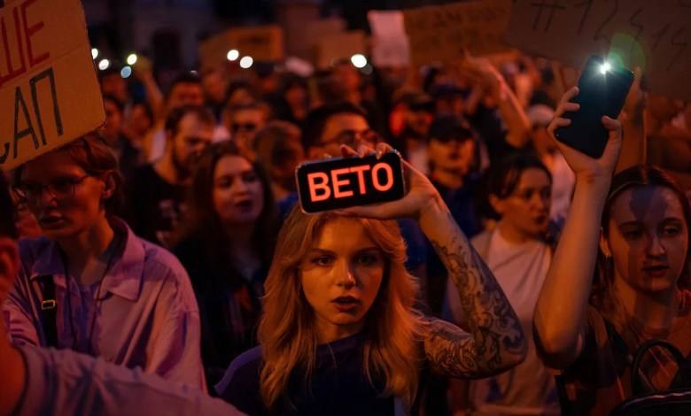 Zelenskyy faces a rebound as Ukrainians protest new anti-corruption laws Zelenskyy faces a rebound as Ukrainians protest new anti-corruption laws