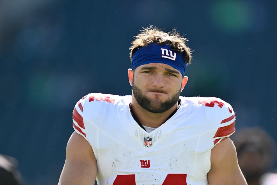 NFL Week 8 Scores and Live Updates: Cam Skattebo’s Horrific Ankle Injury; Jets Secure Victory with Breece Hall’s Stunning Passing Touchdown