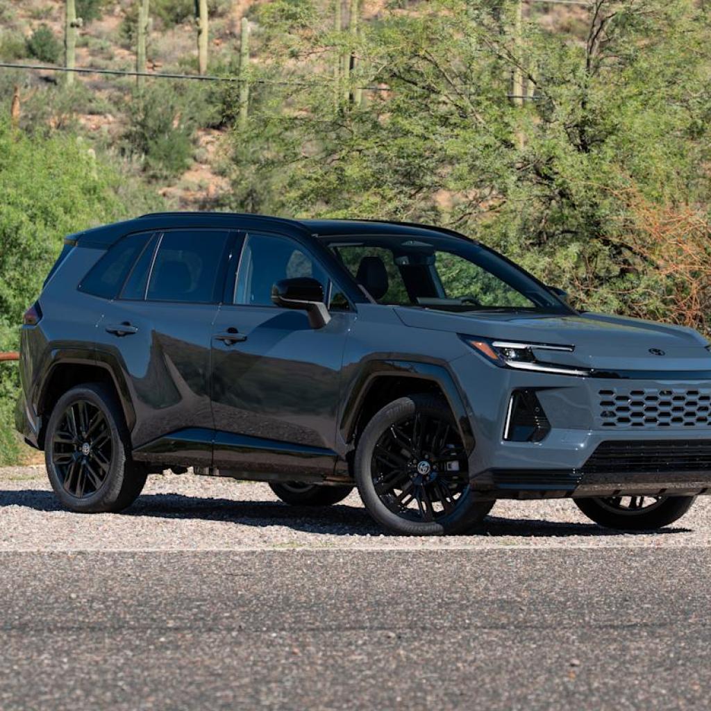 Toyota’s new all-hybrid RAV4 has software you might actually want to use Toyota’s new all-hybrid RAV4 has software you might actually want to use