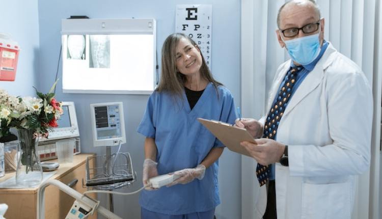 Advantages of Wearing Scrubs Advantages of Wearing Scrubs