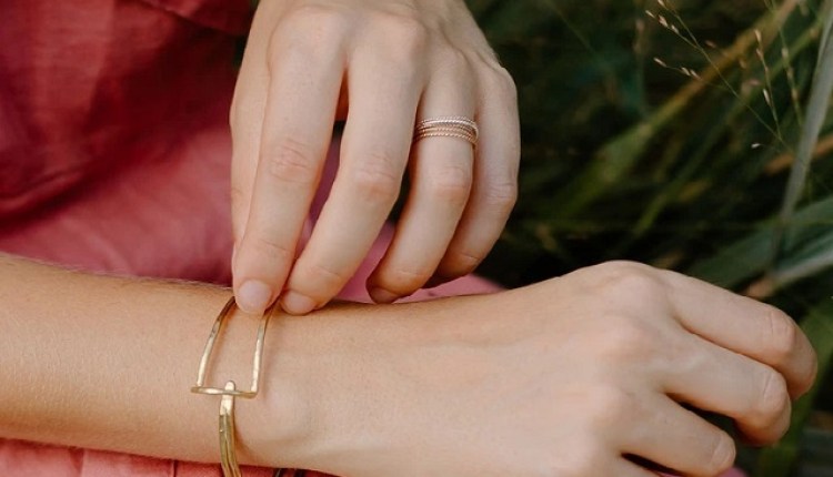 3 Ways To Style Gold Bracelet For Women 3 Ways To Style Gold Bracelet For Women