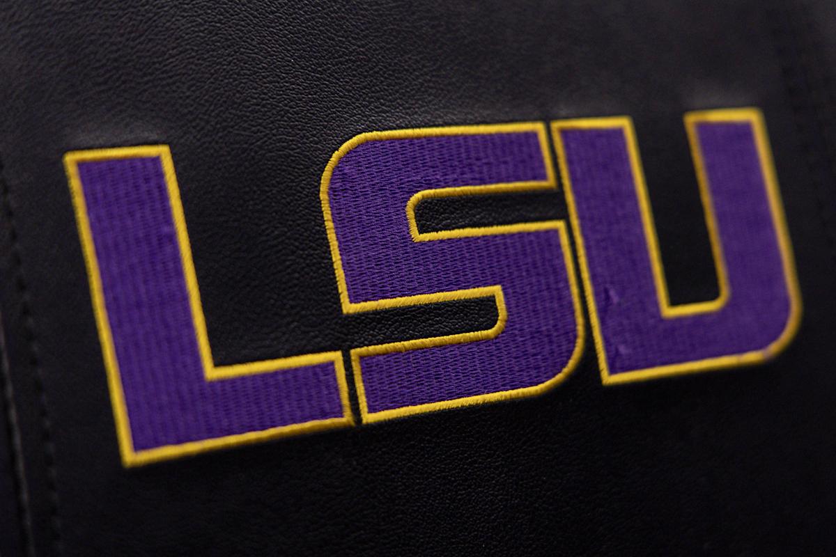 LSU pole vaulter Dillon Reidenauer, 18, dies in campus car crash LSU pole vaulter Dillon Reidenauer, 18, dies in campus car crash