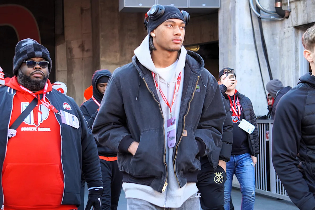 5-star receiver Chris Henry Jr. officially signs with Ohio State 5-star receiver Chris Henry Jr. officially signs with Ohio State