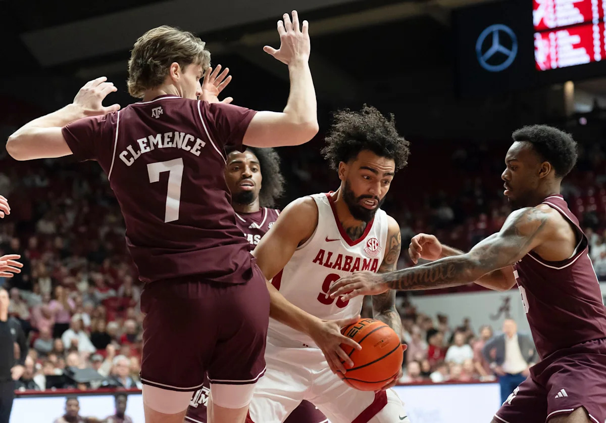 Texas A&M remains healthy before hosting Florida in crucial matchup Texas A&M remains healthy before hosting Florida in crucial matchup