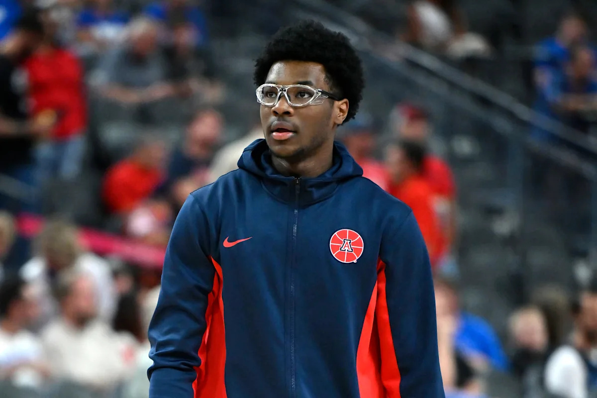 Bryce James could redshirt in his freshman season with Arizona, coach Tommy Lloyd says Bryce James could redshirt in his freshman season with Arizona, coach Tommy Lloyd says