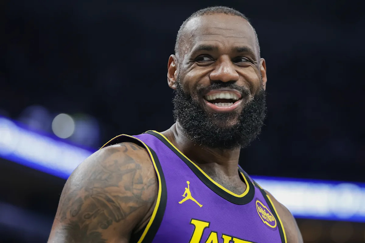 LeBron James responds to photo of him at Cavaliers’ practice facility: ‘Y’all bored, man!’ LeBron James responds to photo of him at Cavaliers’ practice facility: ‘Y’all bored, man!’