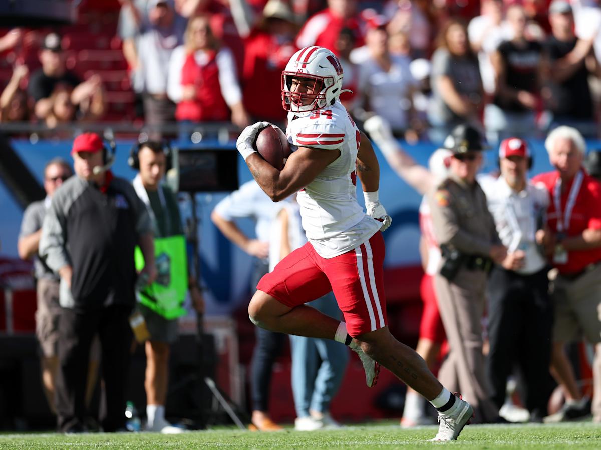 One major position change to note from Wisconsin football’s newly-released spring roster One major position change to note from Wisconsin football’s newly-released spring roster