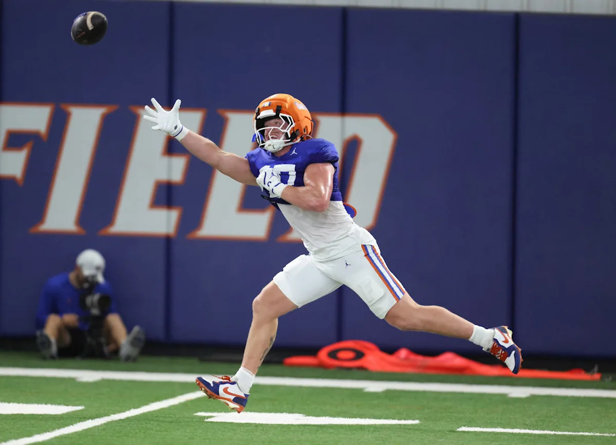 Florida football practice update: UF experimenting with different OL groupings Florida football practice update: UF experimenting with different OL groupings