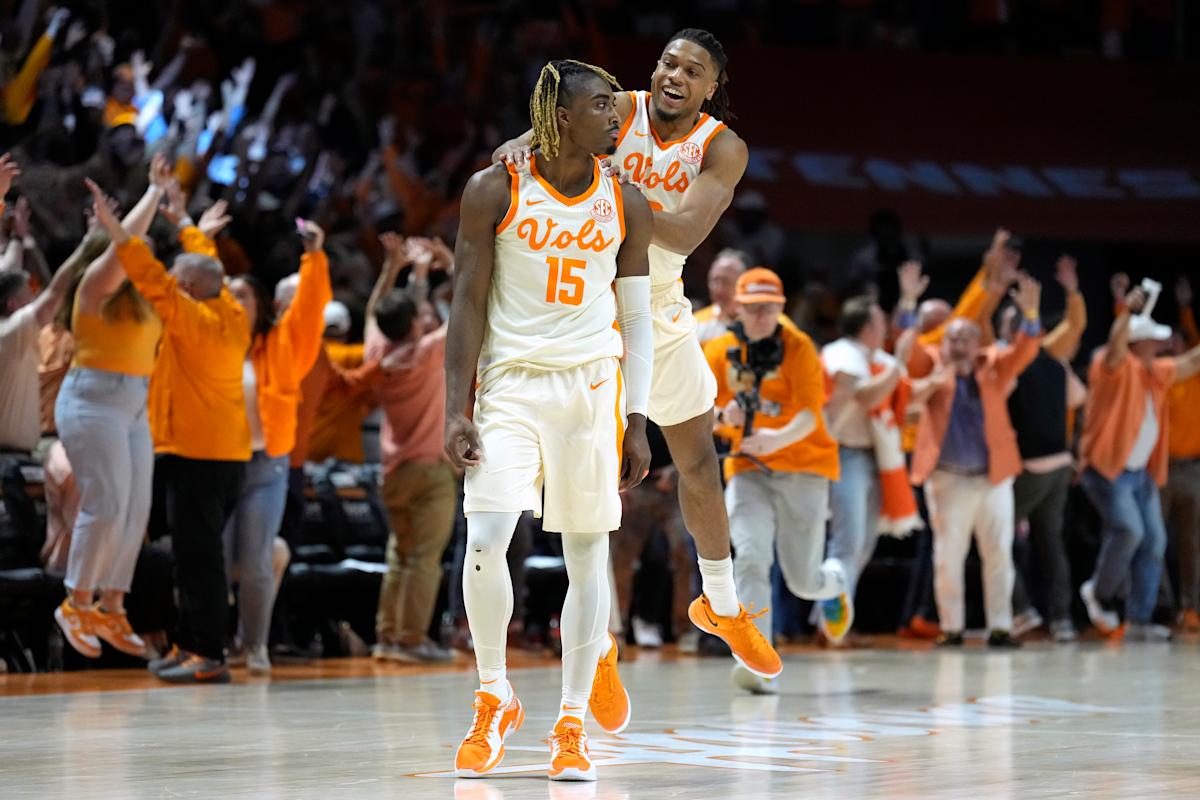Jahmai Mashack hits long 3-pointer at the buzzer to lift No. 5 Tennessee past No. 6 Alabama, 79-76 Jahmai Mashack hits long 3-pointer at the buzzer to lift No. 5 Tennessee past No. 6 Alabama, 79-76