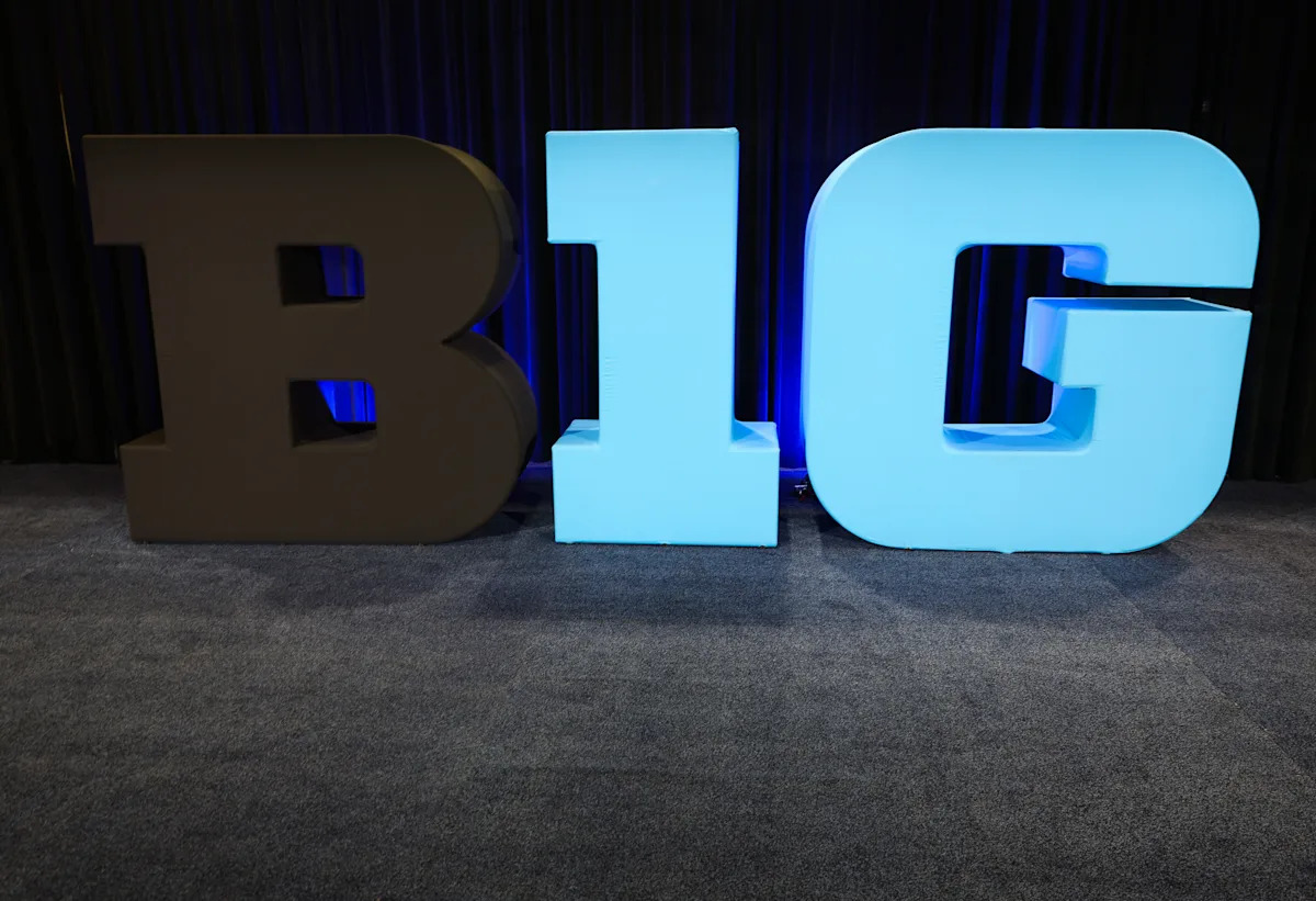 Big Ten announces record .37 billion distribution to its 18 schools Big Ten announces record .37 billion distribution to its 18 schools