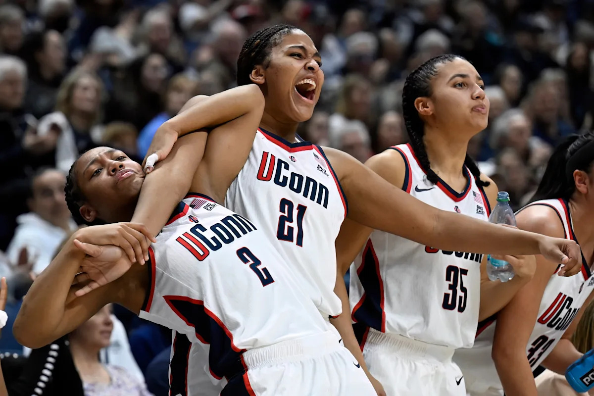 Iowa cracks top 10 in AP women’s basketball poll for first time in 2 years; UConn-South Carolina 1-2 Iowa cracks top 10 in AP women’s basketball poll for first time in 2 years; UConn-South Carolina 1-2