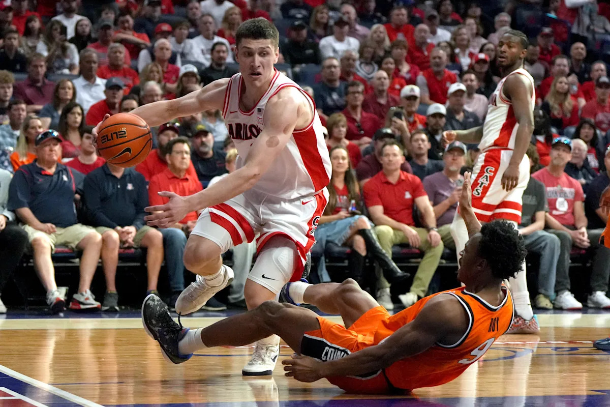 Burries scores 15 points, No. 1 Arizona shuts down Oklahoma State 84-47 to remain unbeaten Burries scores 15 points, No. 1 Arizona shuts down Oklahoma State 84-47 to remain unbeaten