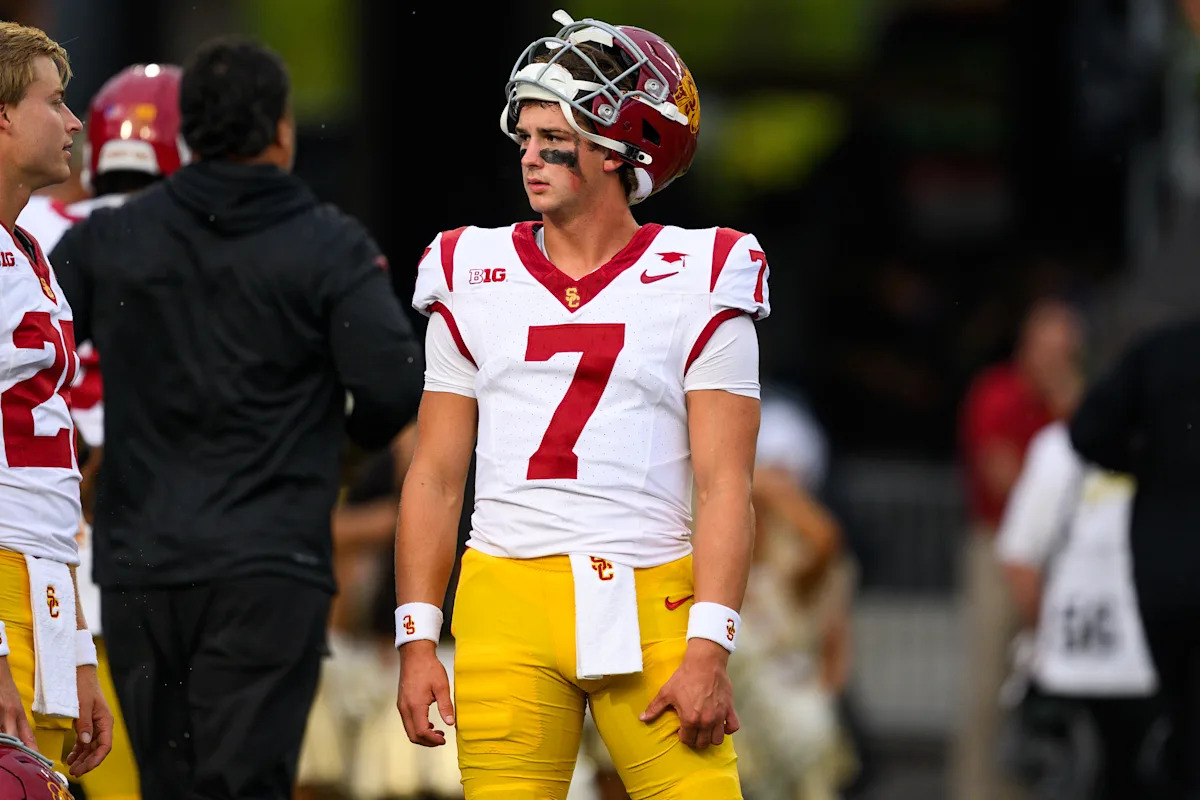 Big Ten says USC should have been penalized on its next drive after its fake punt with a QB wearing the punter’s number Big Ten says USC should have been penalized on its next drive after its fake punt with a QB wearing the punter’s number