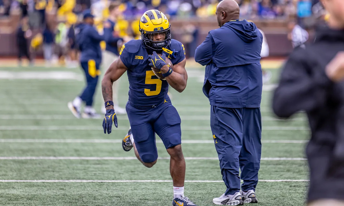 Savion Hiter explains why he stayed with Michigan football Savion Hiter explains why he stayed with Michigan football