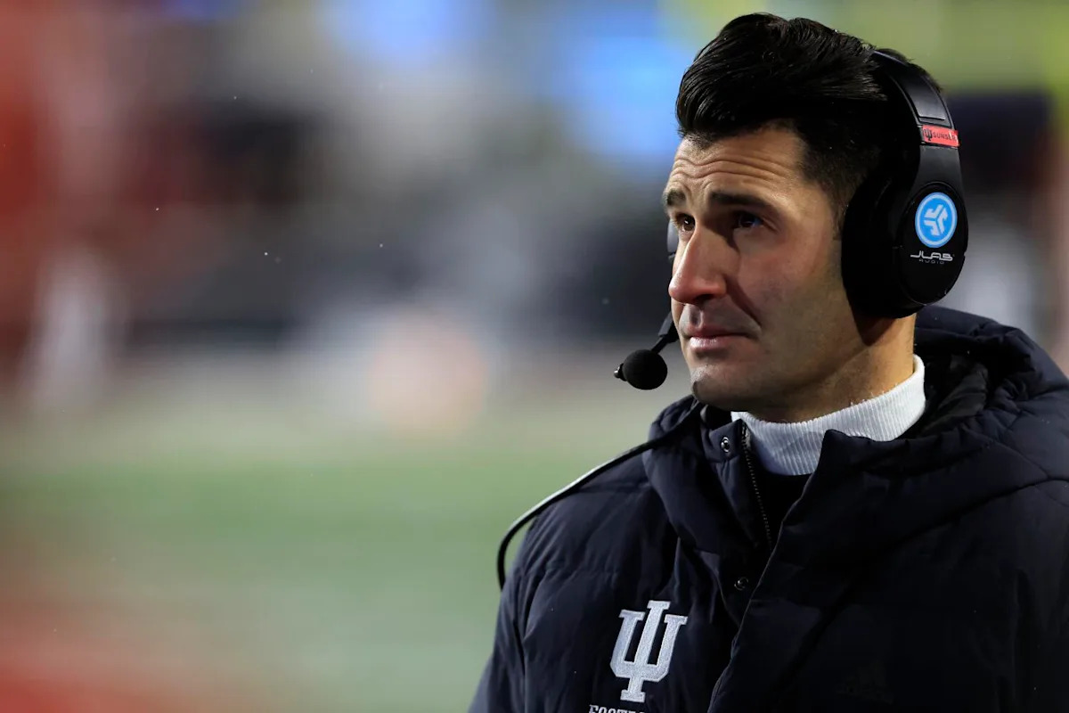 How UCLA coach DeShaun Foster was able to recruit Tino Sunseri to overhaul his offense How UCLA coach DeShaun Foster was able to recruit Tino Sunseri to overhaul his offense