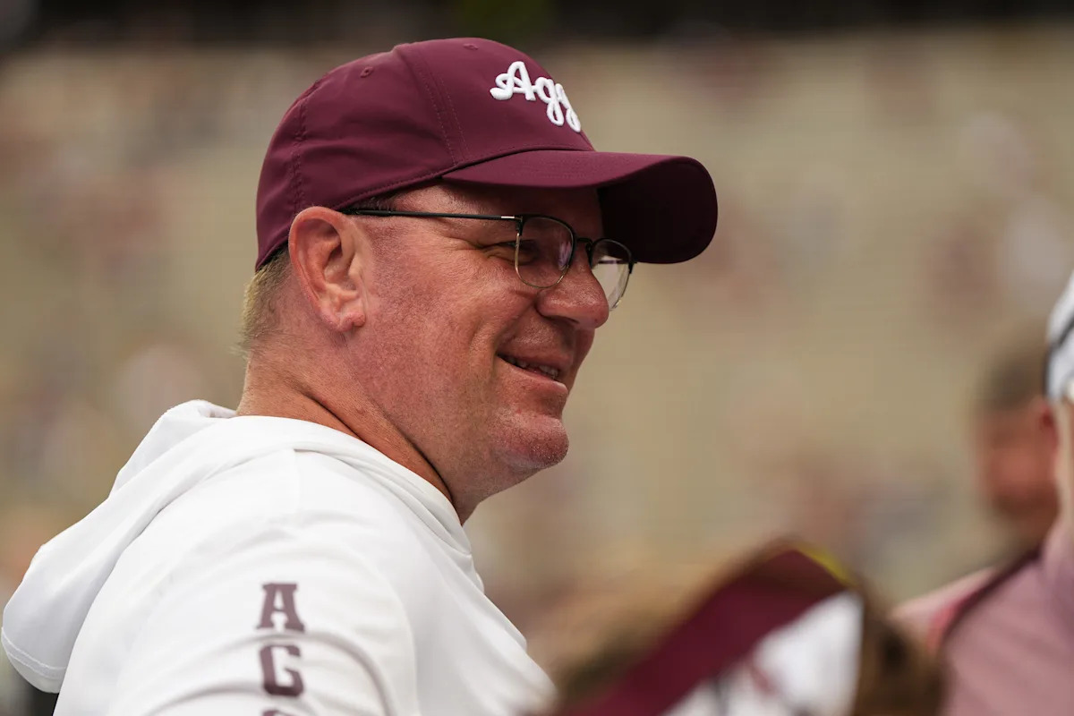 Mike Elko deemed a ‘masterclass in what a coach should look like’ Mike Elko deemed a ‘masterclass in what a coach should look like’