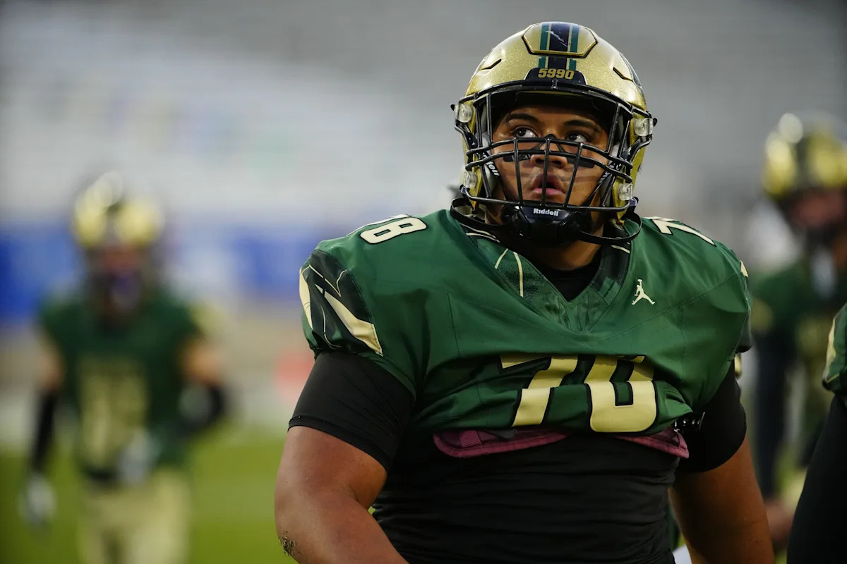 Wisconsin football enters top six for three-star defensive lineman Wisconsin football enters top six for three-star defensive lineman