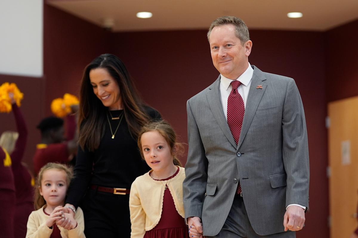 Niko Medved was born into a family of Gophers basketball fans. Now he’s their head coach Niko Medved was born into a family of Gophers basketball fans. Now he’s their head coach